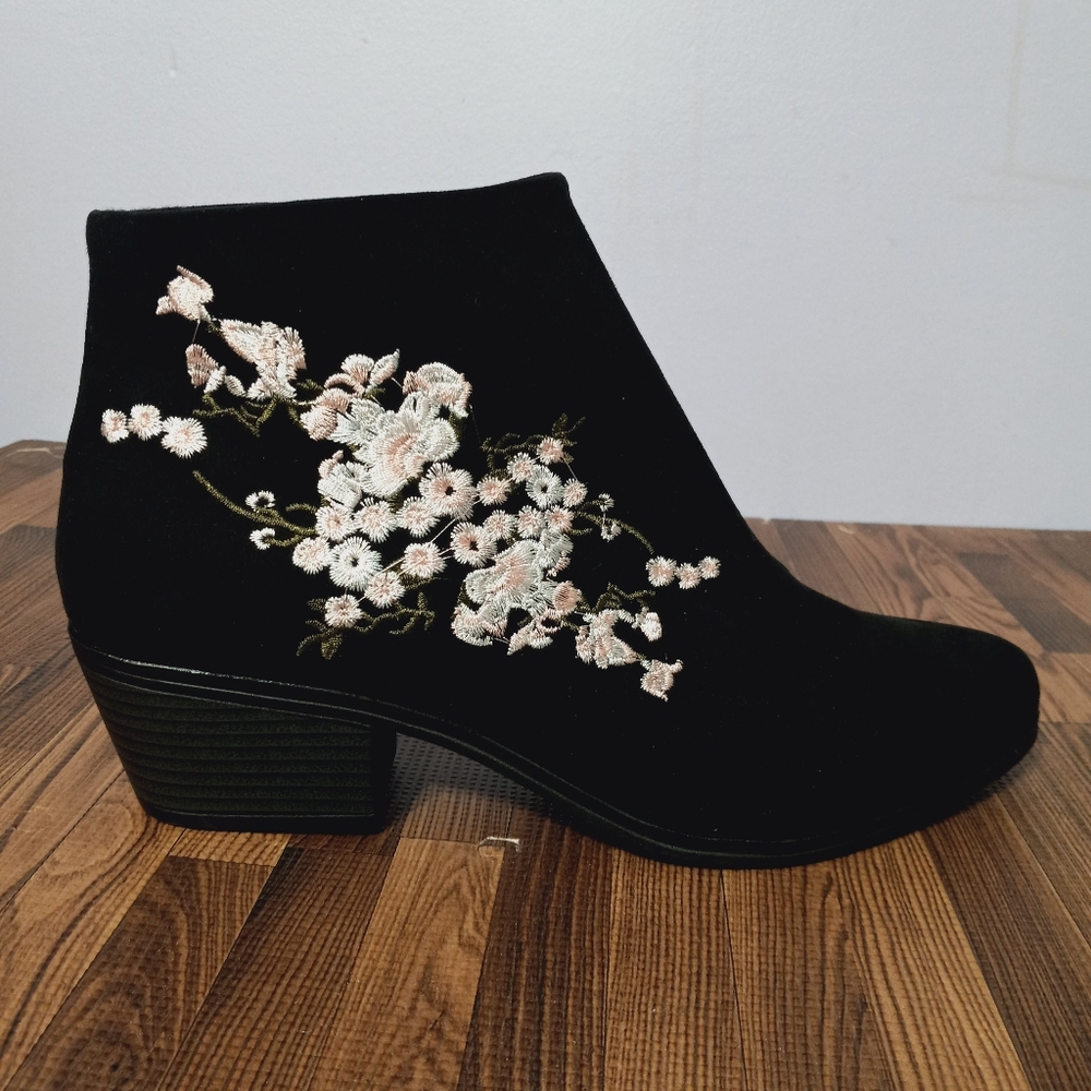 •NWOT• Women's Just Fabulous Black Heeled Boots